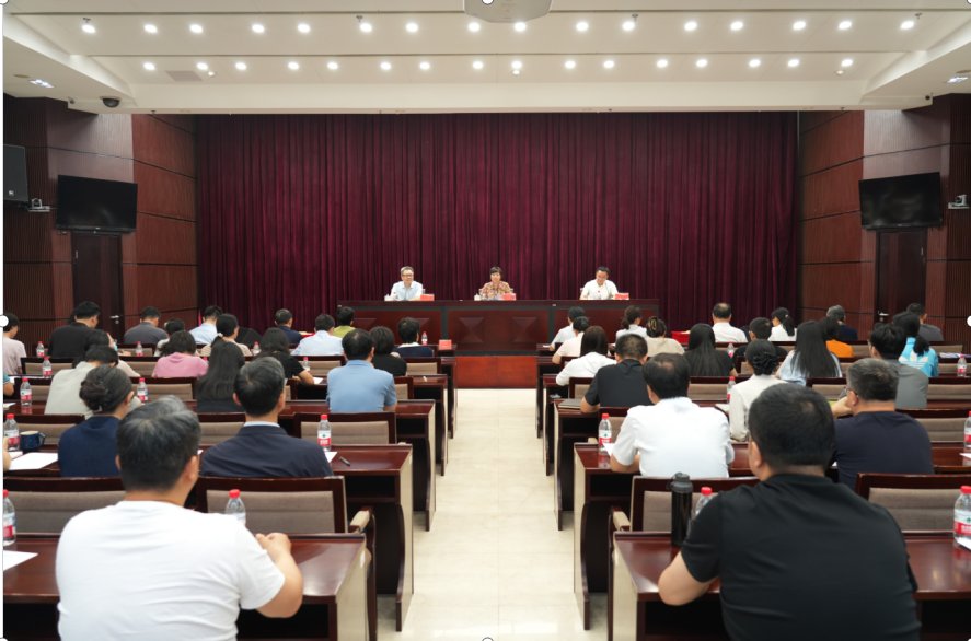 继续了解民盟中央代理秘书长